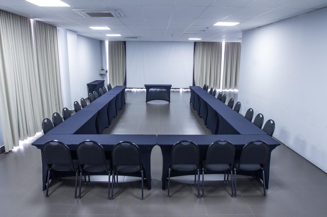 Fratele Business Hotel Patos de Minas Exterior photo
